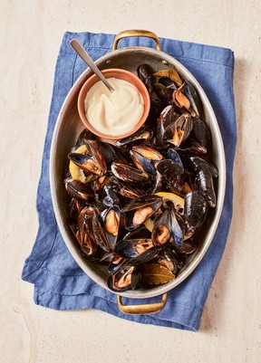 Steamed mussels with homemade mayonnaise