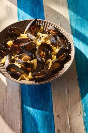 Steamed mussels with ouzo and fennel