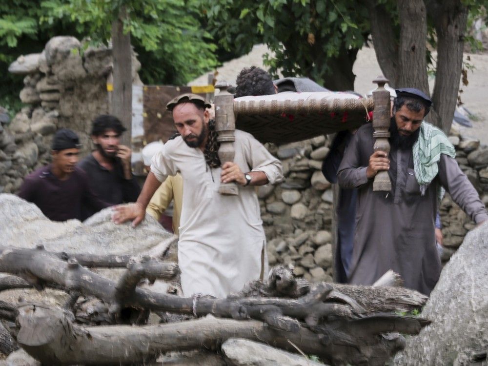 NextImg:An earthquake destroys villages in eastern Afghanistan and kills 800 people