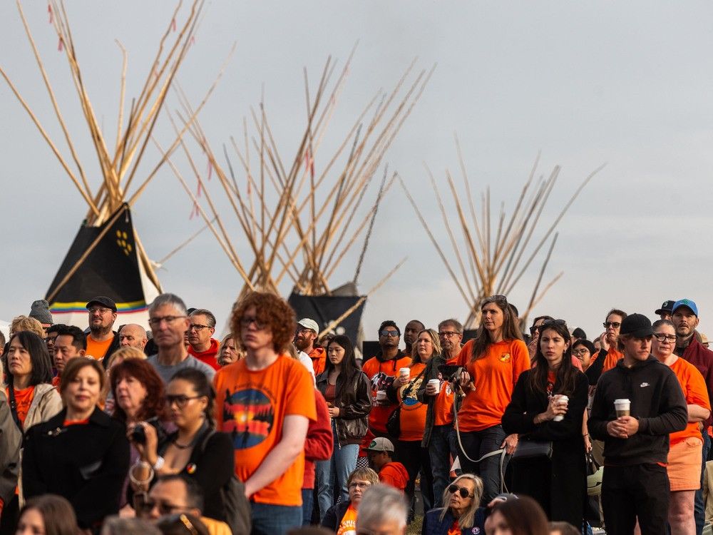 NextImg:Canadians have mixed views on Truth and Reconciliation Day, poll finds