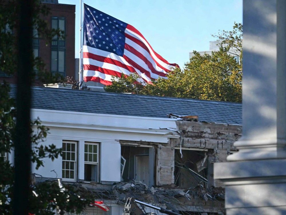 Trump demolishes part of White House for new $250M ballroom | National Post