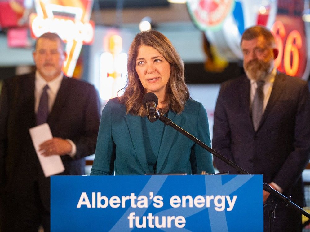 NextImg:Smith says Alberta will look to send more oil to U.S. if Carney fails to put pipeline on nation-building list