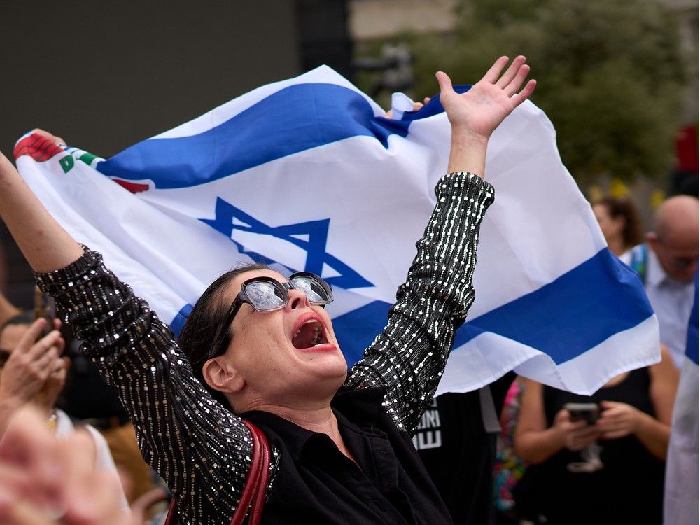 NextImg:Israeli troops withdraw from Gaza, Canadians react as first phase of peace deal begins