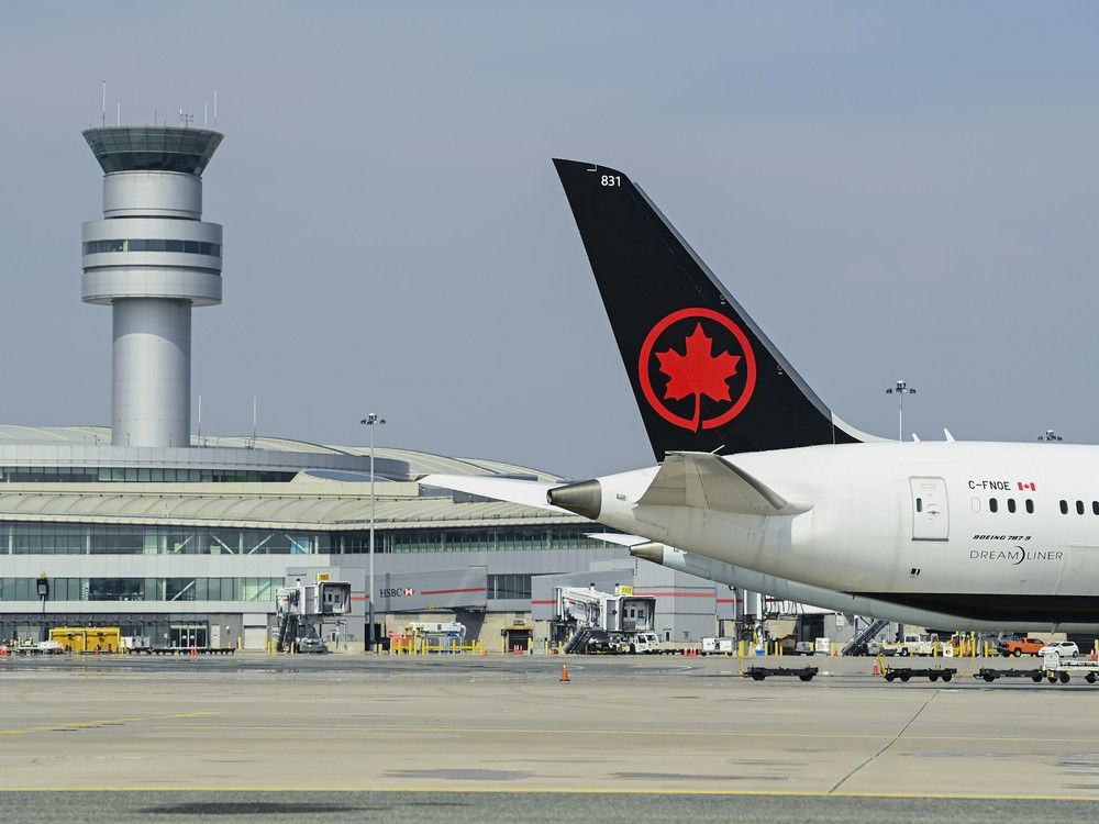 Air Canada is reviewing a complaint about a flight attendant wearing a Palestinian -coloured pin during a recent flight between Toronto and Atlanta.