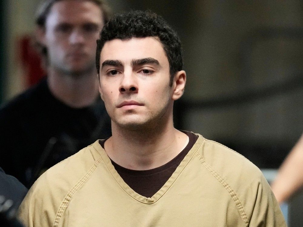 Luigi Mangione’s death penalty case shouldn’t be tossed, U.S. prosecutors say