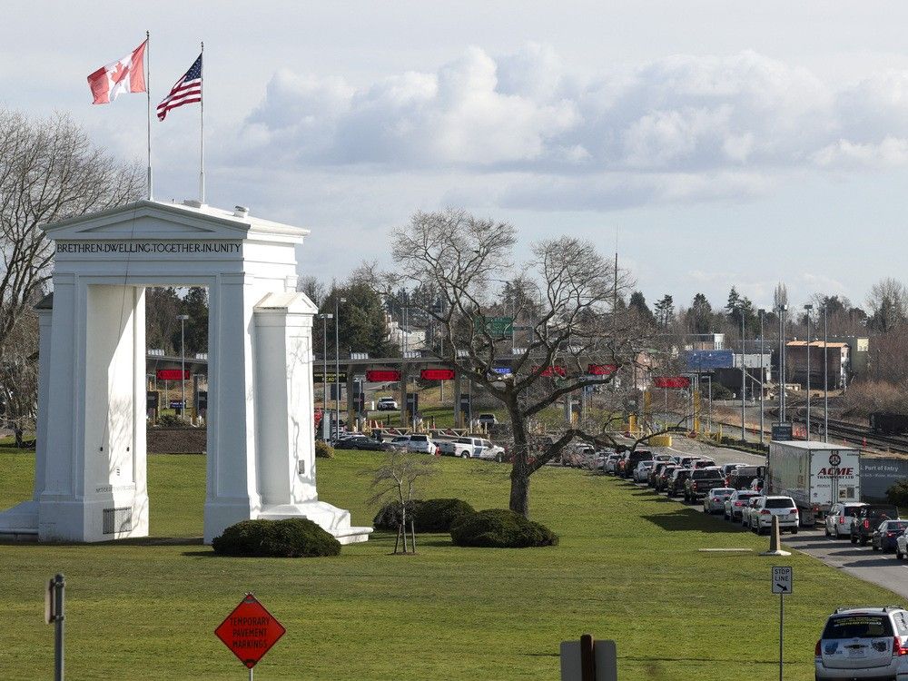  Vehicles lined up to enter the U.S. from Canada at the Peace Arch port of entry between Surrey, B.C., and Blaine, Wash.
