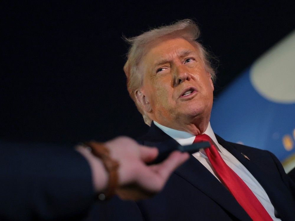  U.S. President Donald Trump speaks to reporters before boarding Air Force One on his way to Davos, Switzerland on Monday/