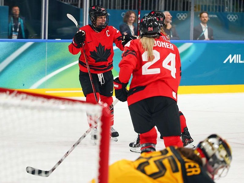 Marie-Philip Poulin is back (and makes Olympic history) as Canada cruises into semifinal