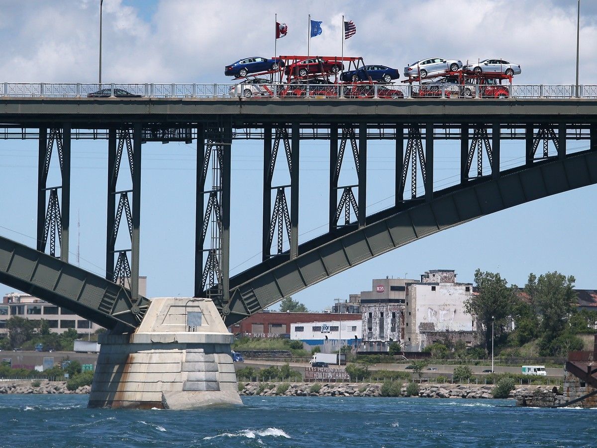 Mexican man arrested for attempting to smuggle a family into U.S. across Niagara River on rubber raft