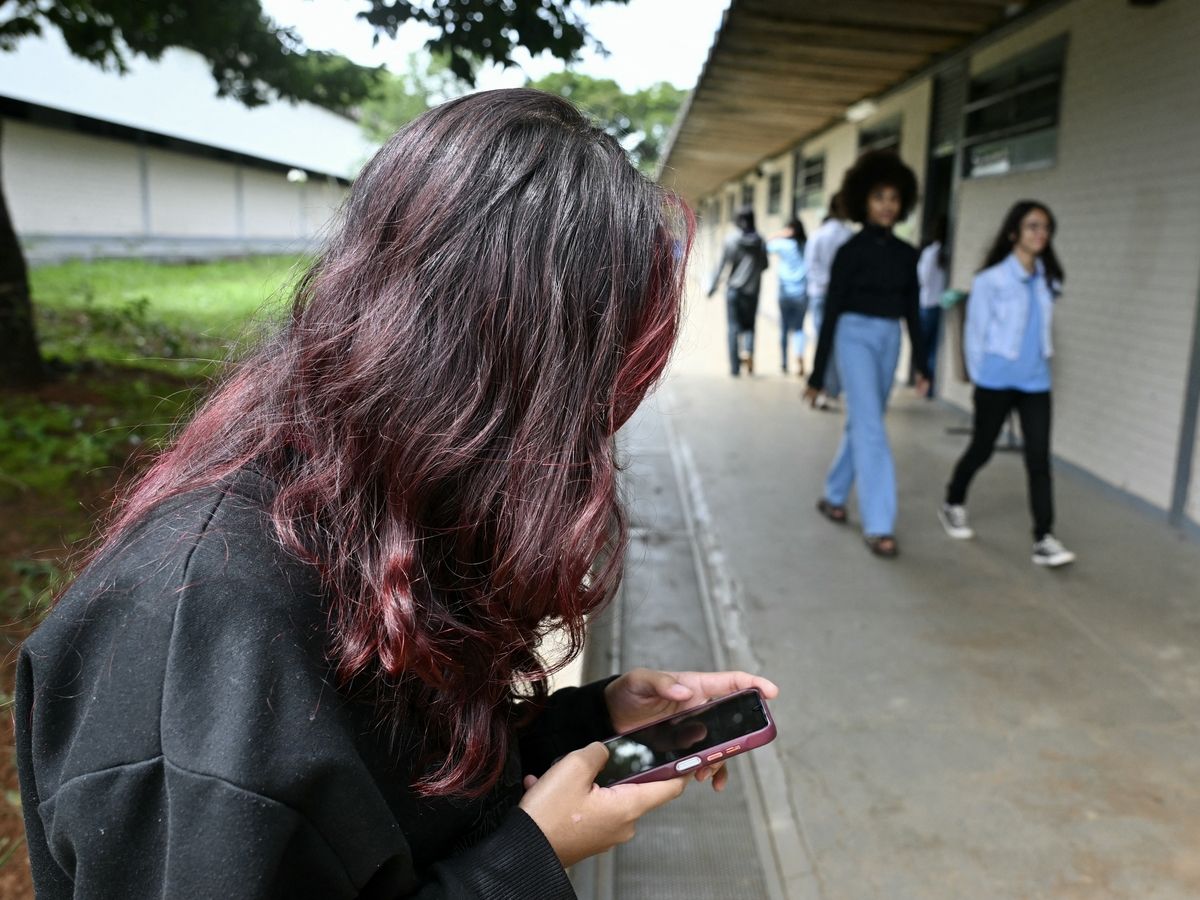 Canada falls in the World Happiness rankings and social media is to blame