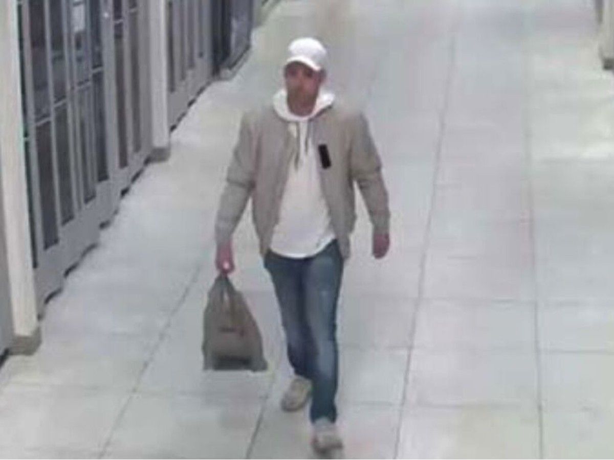  Police allege Daniel Tomassetti is shown in this video taken near a spy shop north of Toronto.