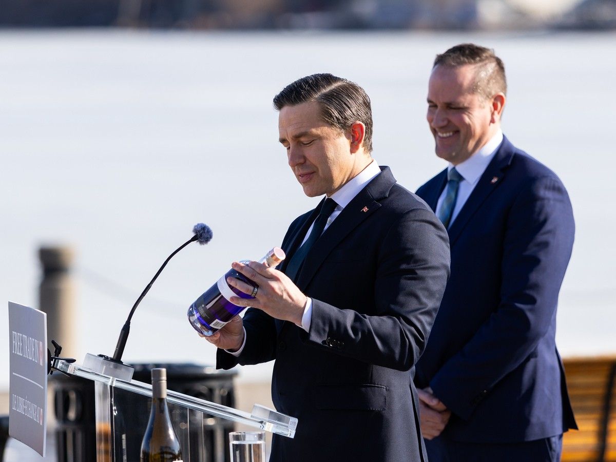 LeBlanc raises glass to Conservative proposal allowing Canada Post to ship booze to consumers