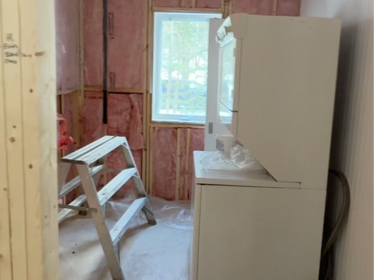 Weekend decorator: An old laundry room gets blown out to create a bold new cottage entryway  