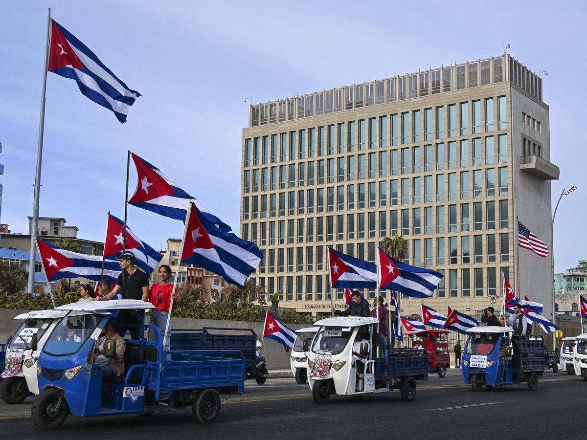 Cuban skeptics say leftists behind aid mission 'actually know nothing'