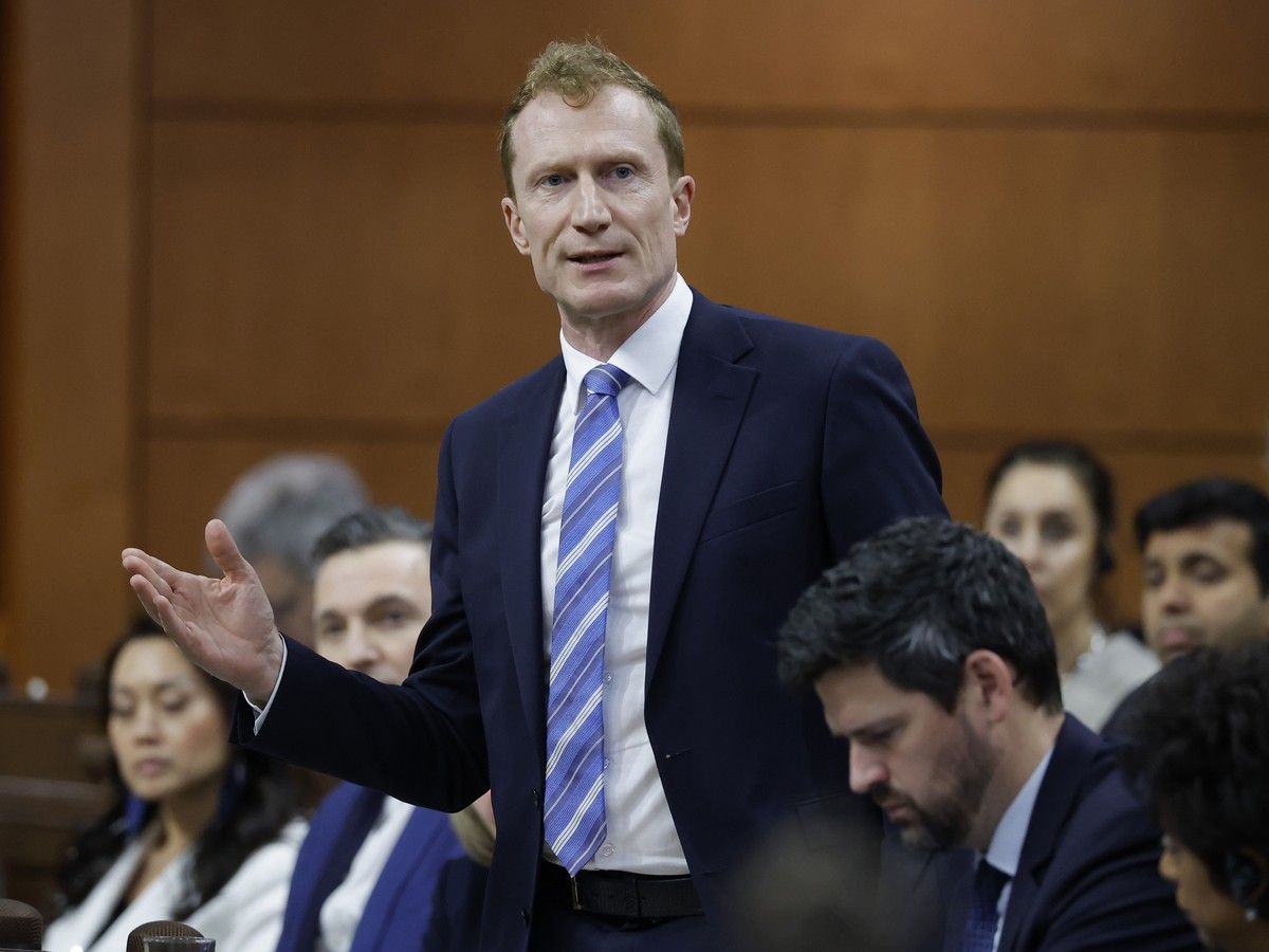 Liberals look at banning social media for minors as ‘important element’ of online safety agenda