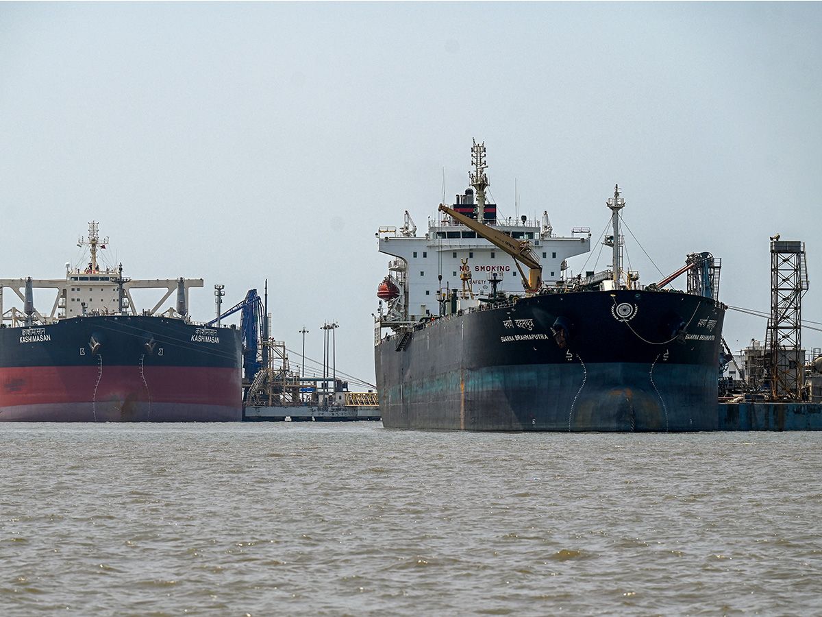 Only 10 of about 800 stranded ships have passed through Strait of Hormuz since ceasefire