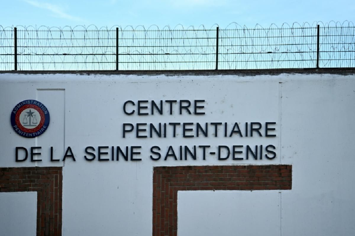 Heatwave makes conditions ‘inhumane’, say inmates at overcrowded Paris suburb prison