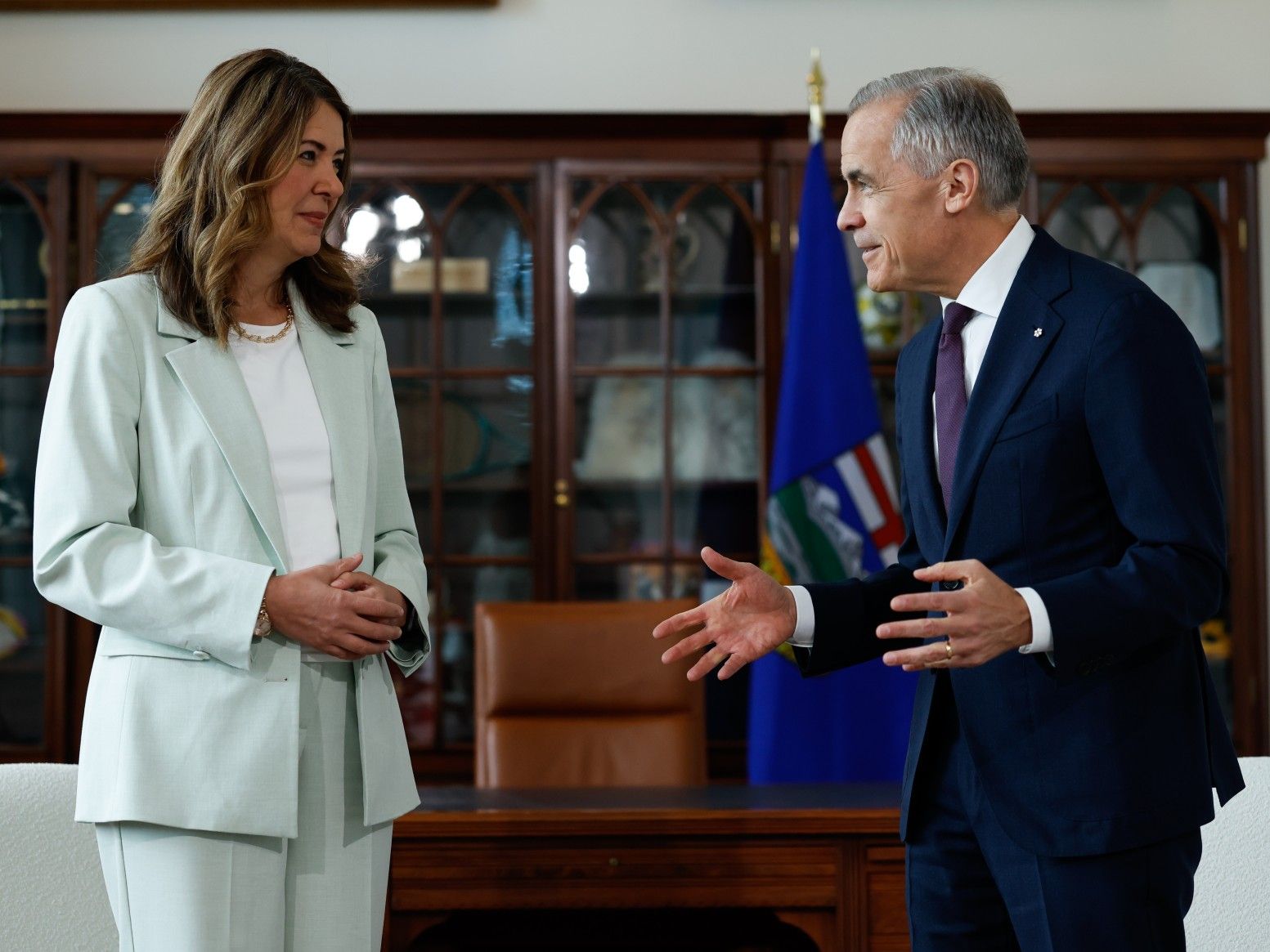  Prime Minister Mark Carney meets with Alberta Premier Danielle Smith in his office in Ottawa on May 8, 2026.