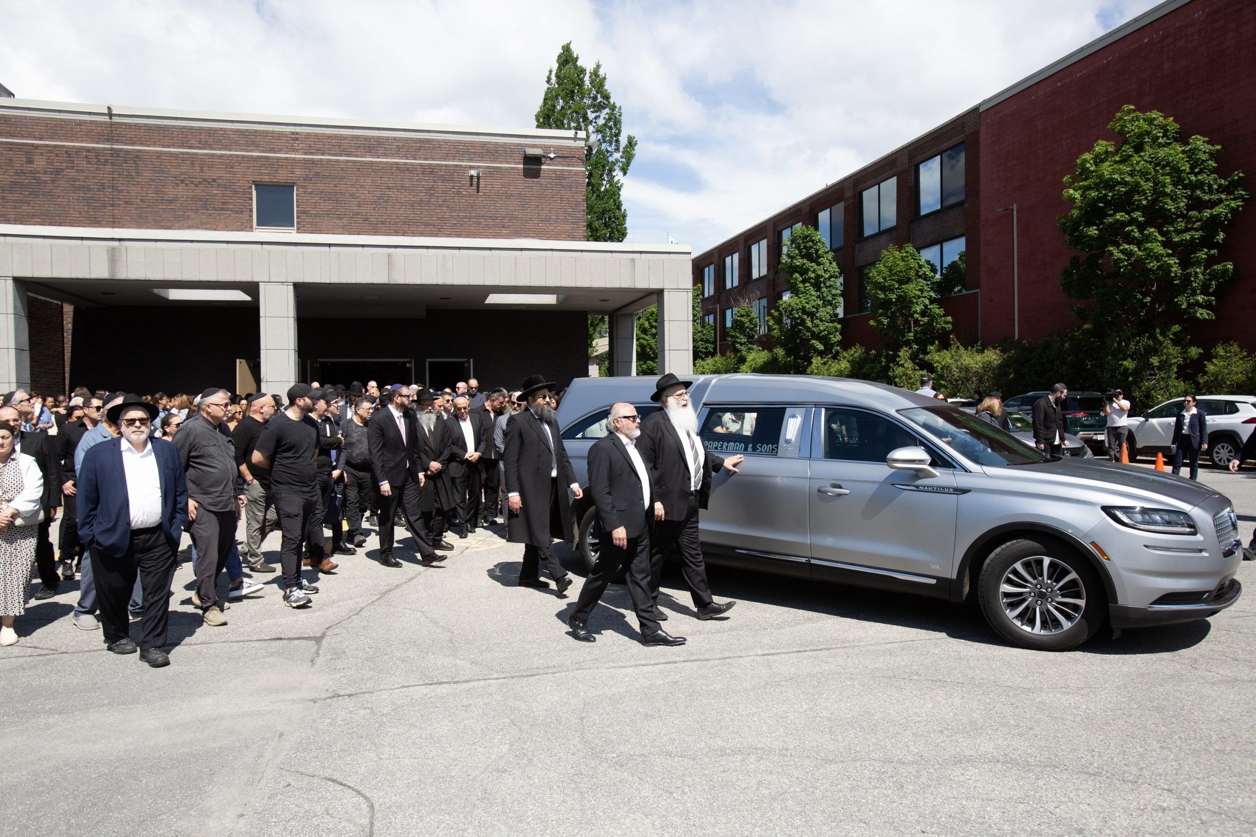 'Hero' Michel Mizrahi likely saved lives during Montreal shootout, mourners hear