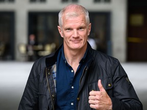 Al Carns giving a thumbs up