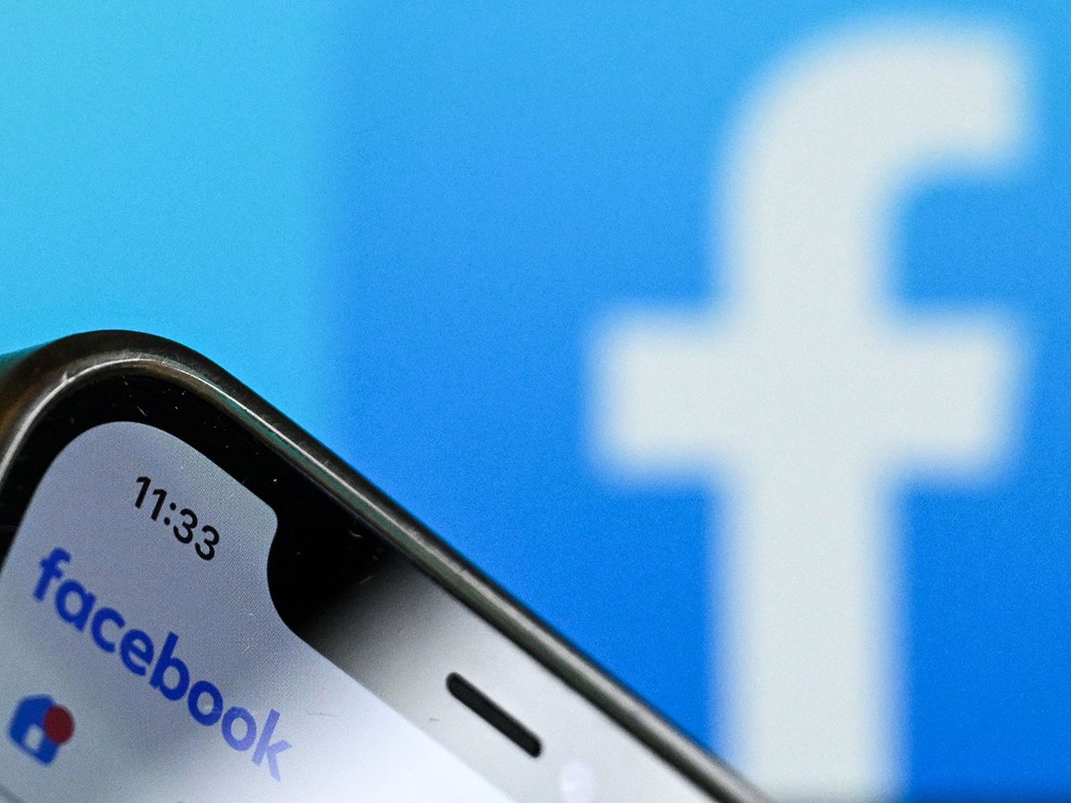 Violent threats to U.S. lawmakers on Facebook soared after m