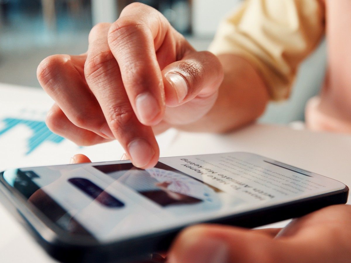 Canadians can switch to cheaper phone and internet plans for
