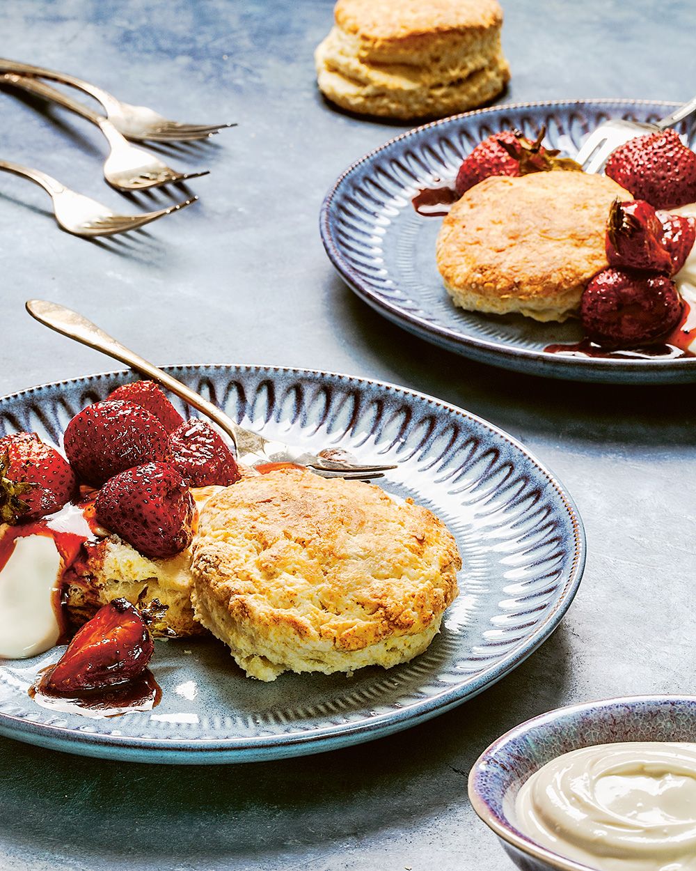 Balsamic roast strawberries with sweet cream