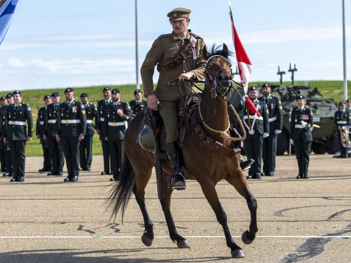 Rare parade marks new Canadian regiment, change of command to wage digital battle