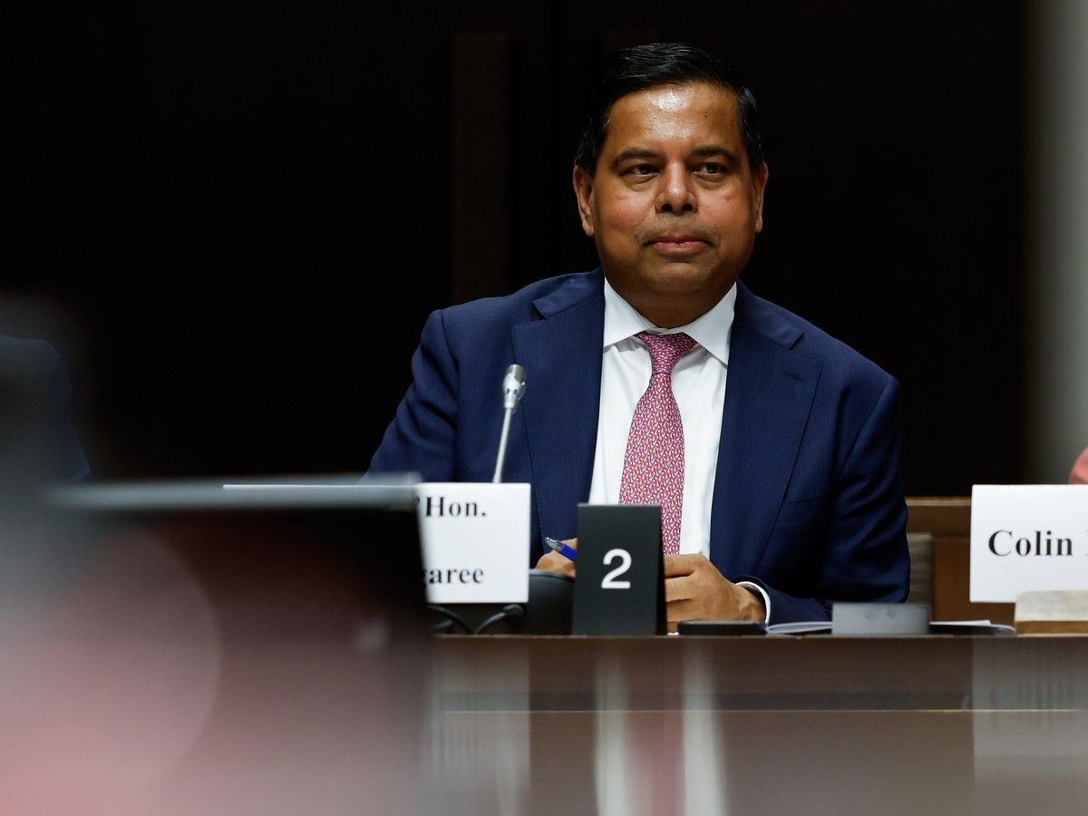 Minister says he won't split up bill to enhance police search powers