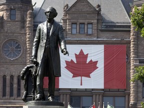 statue