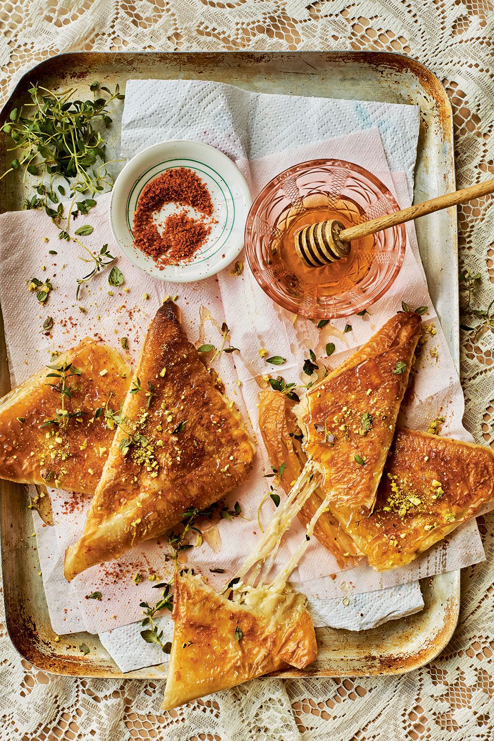 Seadas saganaki, cheese and honey triangles