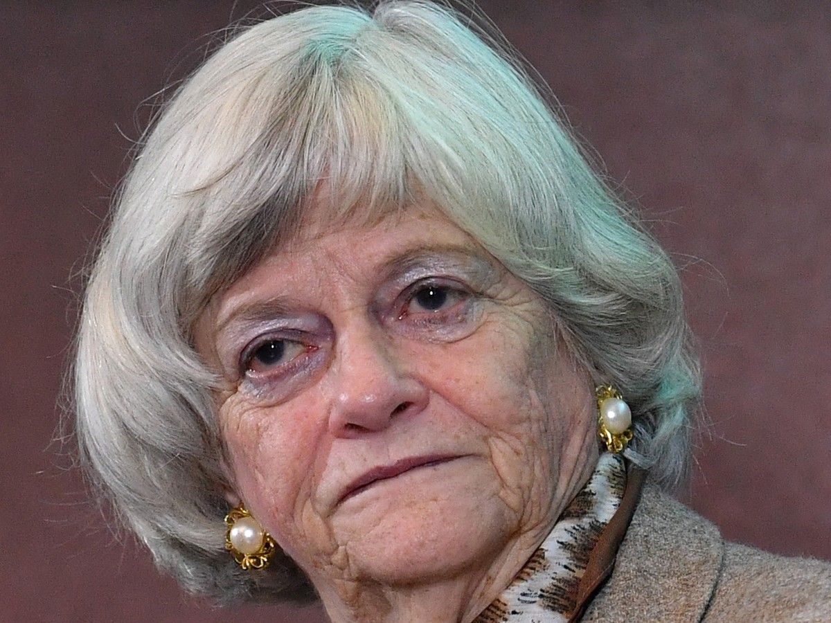 Ann Widdecombe repeatedly hit with hammer, prosecutors say