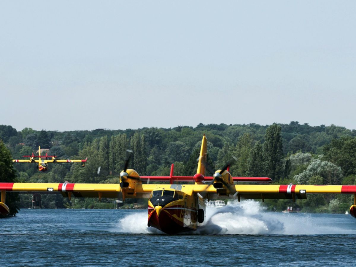 France is desperate for more Canadair water bombers but the wait is long
