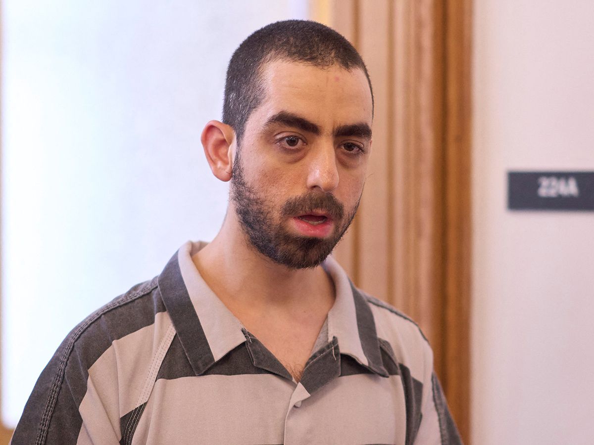 Author Salman Rushdie testifies at terror trial of man who tried to kill him