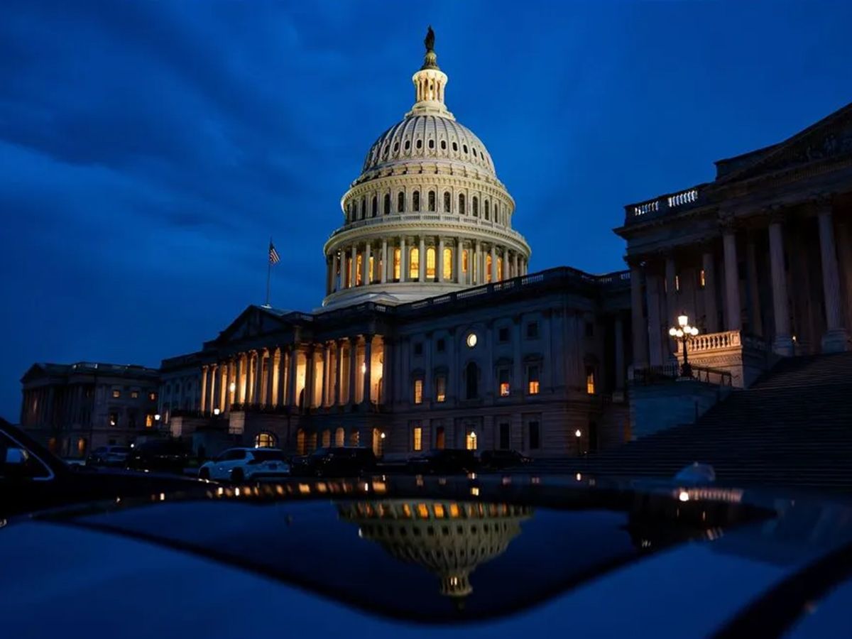 Outside view of U.S. Capitol.