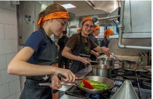 Real Canadians: Combatting food insecurity one recovered restaurant meal at a time