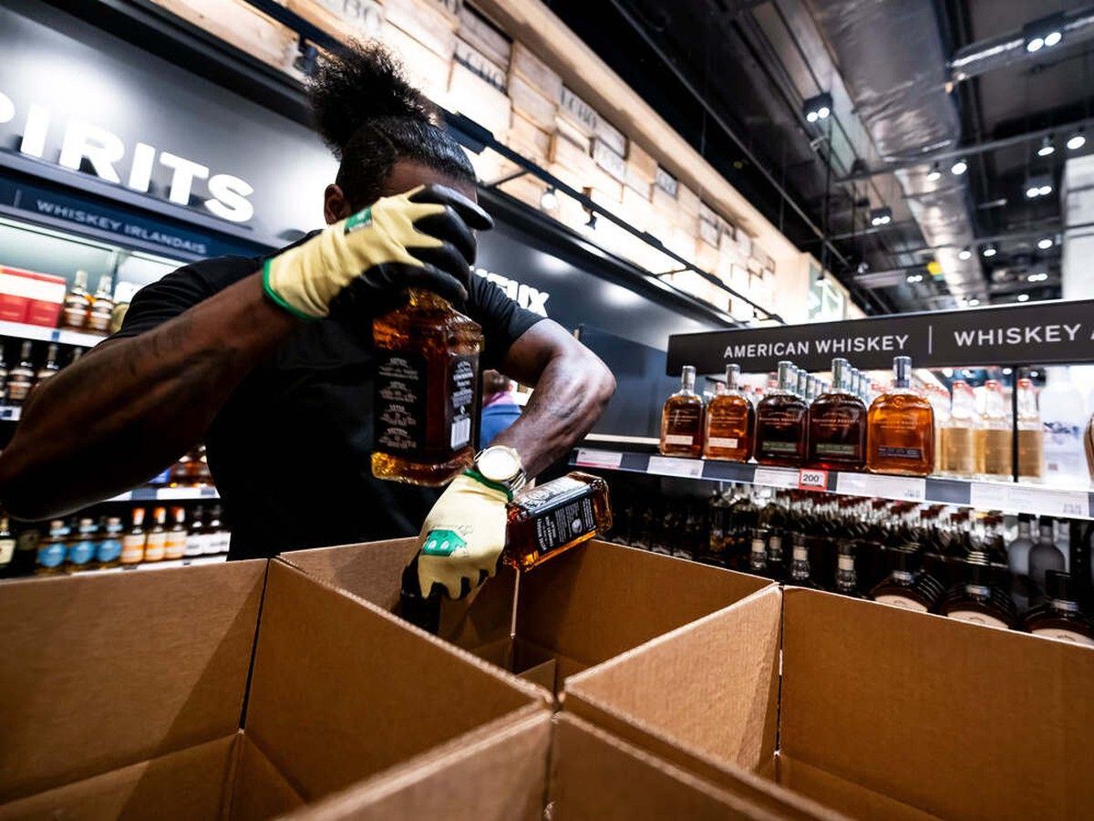 Most Canadians oppose lifting provincial bans on U.S. booze