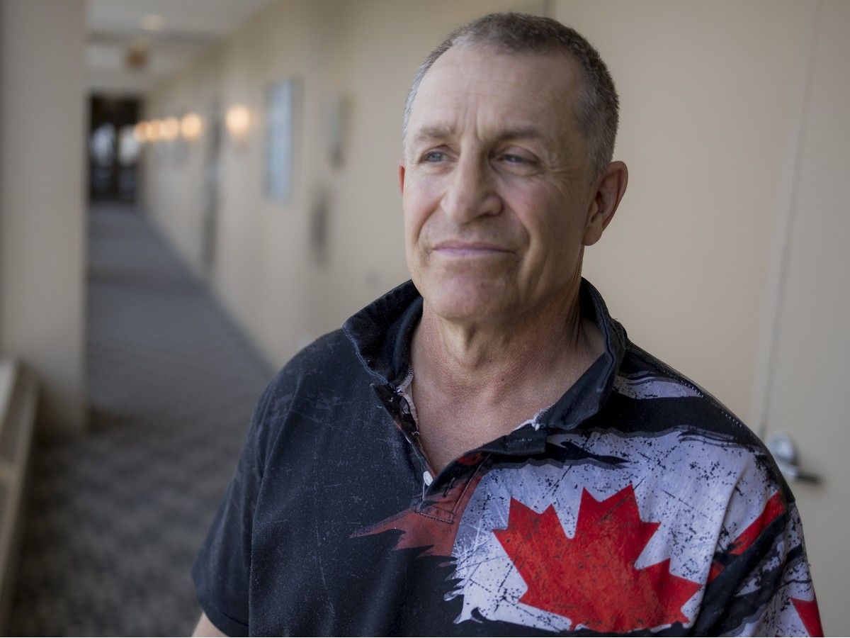 Thousands of Canadians implanted with metal hip devices despite warnings of pain and complications