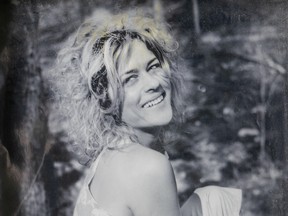 A black and white photo of Ana Paula Kitterhing De Sousa smiling