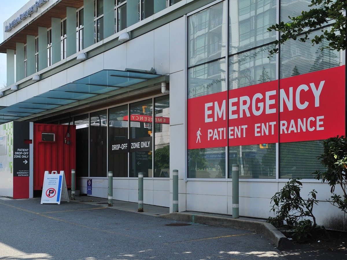  An hour after Andywele Mullings walked out of the ER at Vancouver Coastal Health Lions Gate Hospital, he attacked his girlfriend with a hammer.