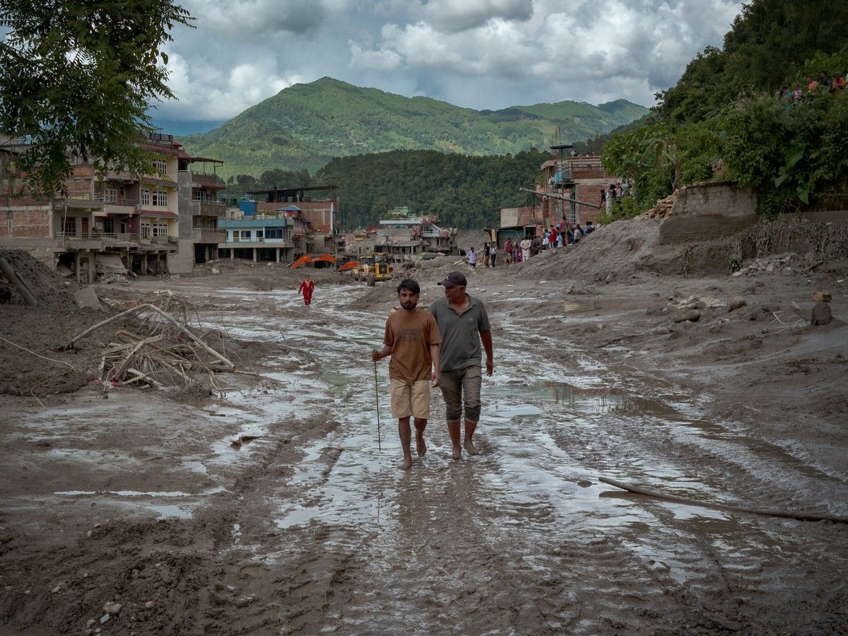 Nepal flood death toll rises to 359, rescuers search for 1,400 missing people