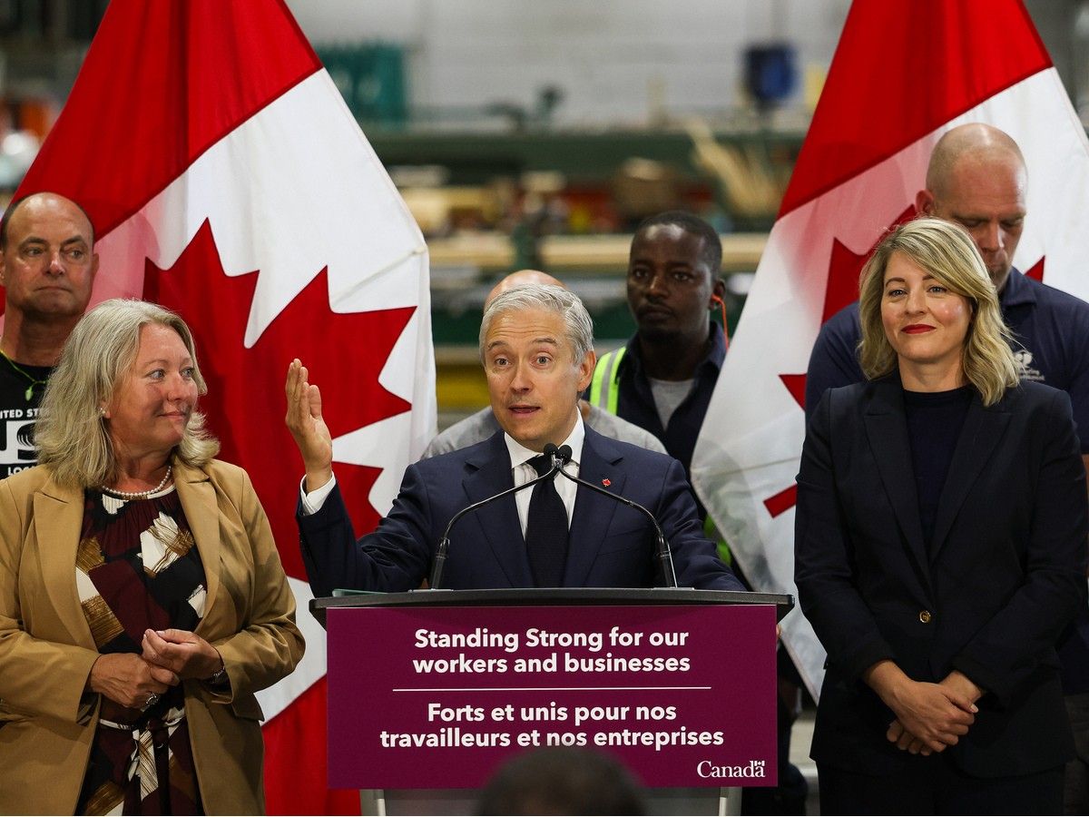 François-Philippe Champagne speaks at a podium