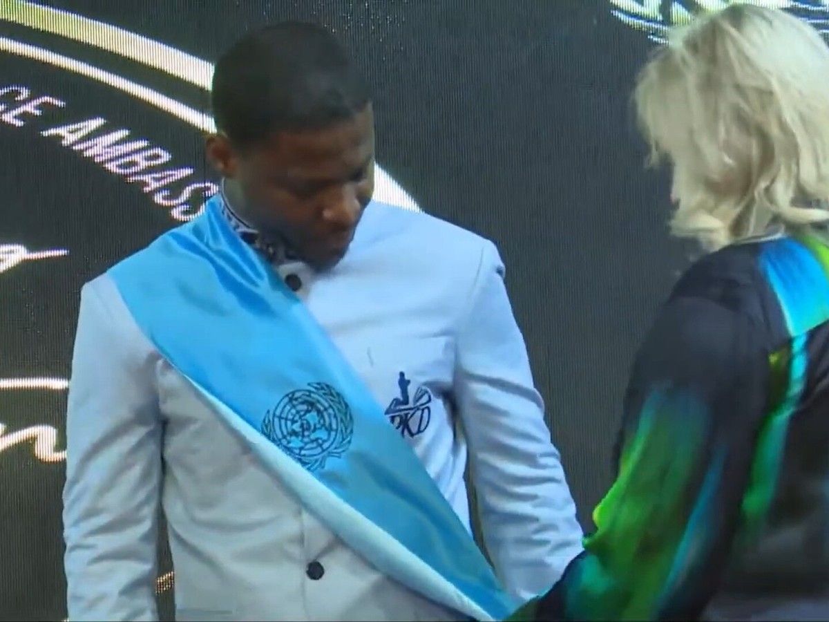  Pastor Kofi Danso is shown receiving a UN ‘peace ambassador’ award in this still from a video shared publicly on YouTube. Despite video of the elaborate ceremony, the UN had not approved the award or title for him.