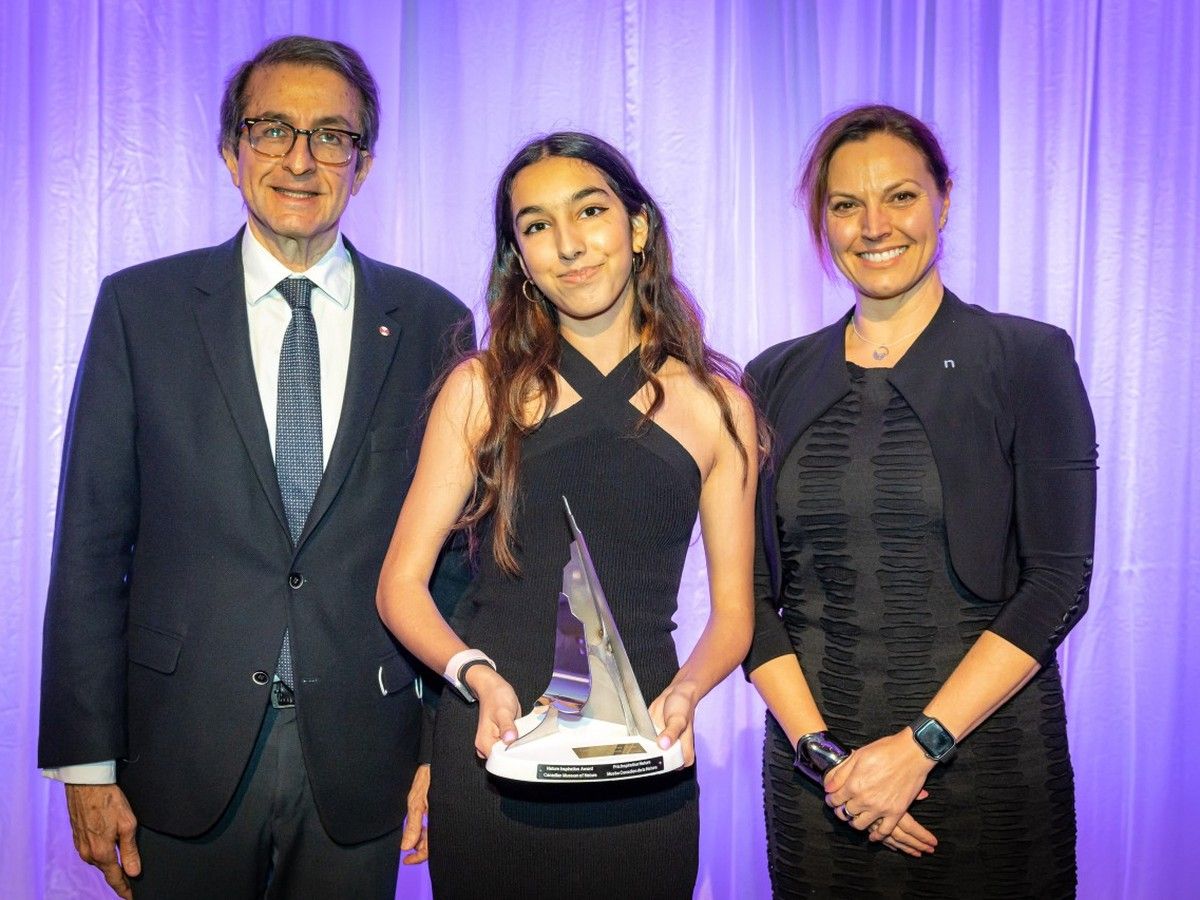 Naila Moloo holds prize