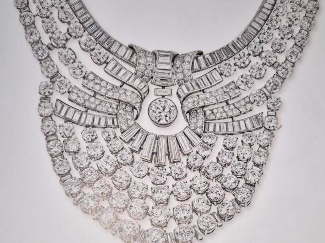 Thieves snatch $4 million necklace from Vienna museum before fleeing on foot