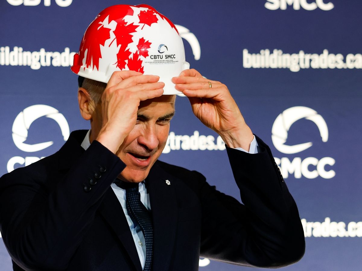 Prime Minister Mark Carney puts on a hard hat at the Canada’s Building Trades Unions’ annual conference held at Hilton Lac-Leamy in Gatineau, Quebec on Wednesday, April 29, 2026.