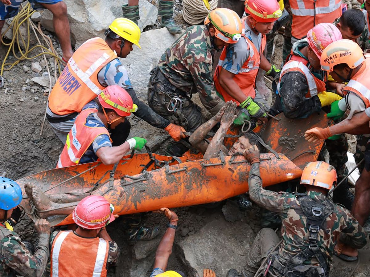 Nepal tunnel rescue revives hopes 10 days after flood