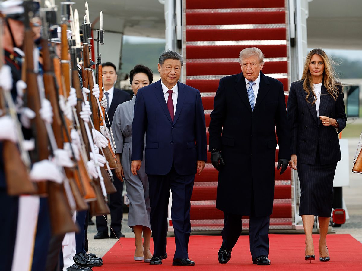 Xi Jinping, Donald Trump and wives.