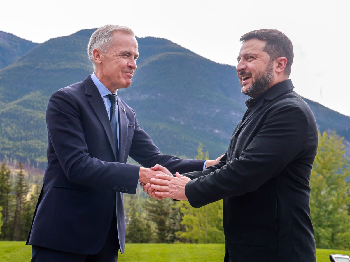 Prime Minister Mark Carney and Ukrainian President Volodymyr Zelenskyy