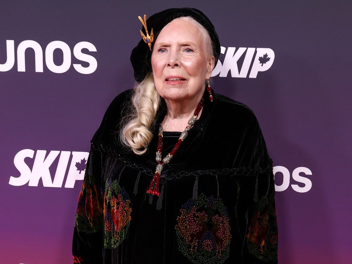 Both sides, now: After 62 years, Canada’s Joni Mitchell becomes an American, too